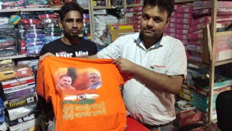 ये पहली बार है कि लोगों में क्रिकेटर्स और अभिनेताओं से ज्यादा पॉलिटिशियंस का क्रेज देखने को मिल रहा है।