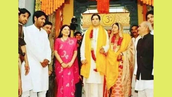 saree Im wearing was woven by Pt Nehru in jail Maneka Gandhi Shared A Photo saree Im wearing was woven by Pt Nehru in jail Maneka Gandhi Shared A Photo