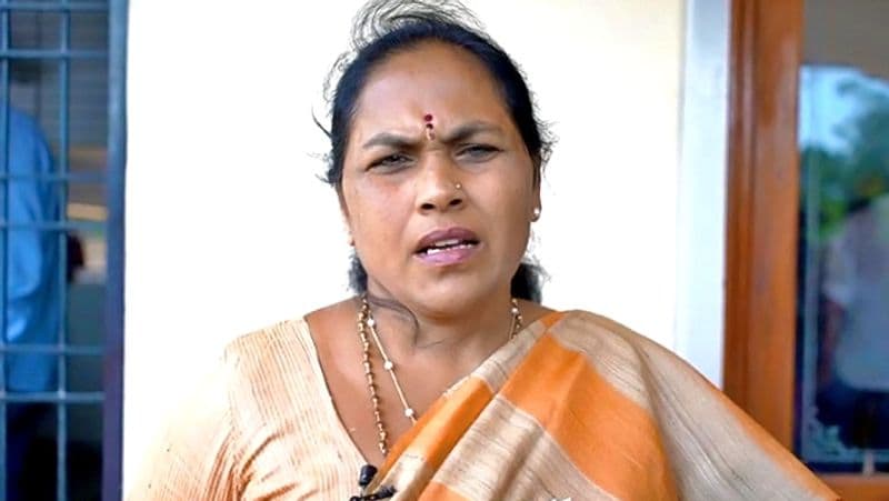 সুশ্রী শোভা করন্দলাজে
কর্ণাটকের বিজেপি নেত্রী ৫৫ বছরের শোভা করন্দলাজে কে দেওয়া হয়েছে কৃষি ও কৃষককল্যাণ মন্ত্রকের প্রতিমন্ত্রীর দায়িত্ব। তিনি কর্ণাটক বিজেপির রাজ্য সহ-সভাপতিও বটে।
