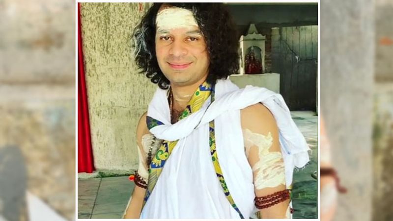 पत्नी ऐश्वर्या से विवाद के मामले में काफी किरकिरी झेल चुके तेजप्रताप और लालू परिवार को अब रघुवंश के बहाने मुश्किलों का सामना करना पड़ा रहा है। वैसे राजनीति के जानकार भी मानकर चल रहे हैं कि लालू फैमिली को लेकर आरजेडी विरोधी दल जिस तरह से आक्रामक हैं उस स्थिति में चुनाव में आरजेडी को काफी सवालों का सामना करना पड़ेगा। 