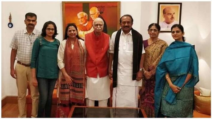 Vaiko builds round in Delhi ... Sudden meet with Advani Vaiko builds round in Delhi ... Sudden meet with Advani