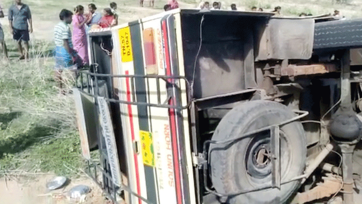 school van accident...20 people injured school van accident...20 people injured