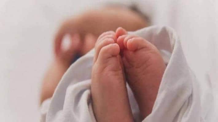 three men claims at being father of new born bay in kolkata three men claims at being father of new born bay in kolkata