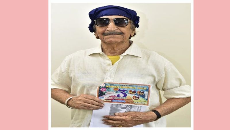चंडीगढ़. बलवंत सिंह ने पंजाब स्टेट सावन बंपर-2019 की लॉटरी खरीदी थी। बलवंत सिंह ने बताया कि वे मोहाली में रहने वाली अपनी बेटी से मिलने आते रहते हैं। यहीं से उन्होंने 3 टिकट लॉटरी खरीदी थीं। किस्मत देखिए कि उनकी तीनों लॉटरी पर इनाम निकले।