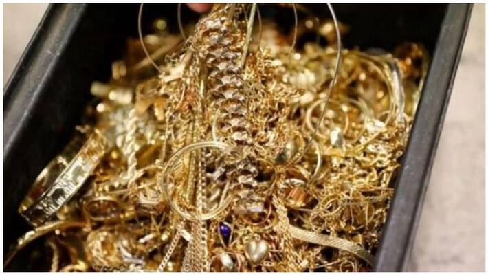 1.5 kg Ornaments, Coins Removed From Woman Stomach 1.5 kg Ornaments, Coins Removed From Woman Stomach