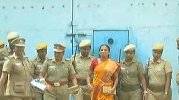 Nalini came from vellore jail by barole Nalini came from vellore jail by barole
