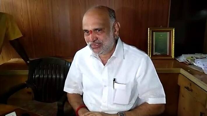 Disqualified MLA Shivarm Hebbar Angry Over Delhi Karnataka Bhavan Employees Disqualified MLA Shivarm Hebbar Angry Over Delhi Karnataka Bhavan Employees
