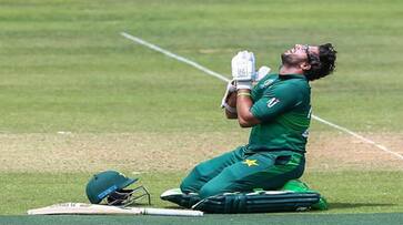 ODI World Cup 2023: Fans allege boundary tampering for Imam-Ul-Haq catch by Pakistan team avv ODI World Cup 2023: Fans allege boundary tampering for Imam-Ul-Haq catch by Pakistan team avv
