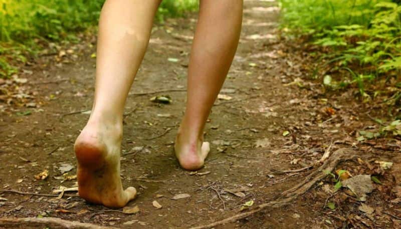 Benefits of walking bare foot on mud good for health