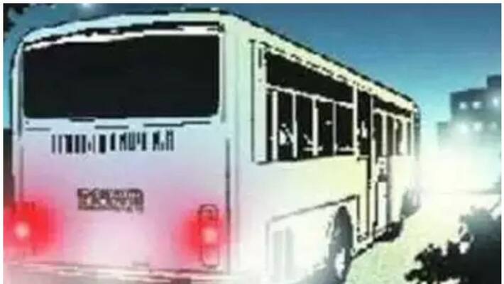 drunk driver steers the bus with 22 passangers on board in maharashtra drunk driver steers the bus with 22 passangers on board in maharashtra