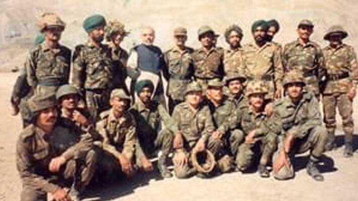 PM narendra modi pays tributes to kargil martyrs PM narendra modi pays tributes to kargil martyrs