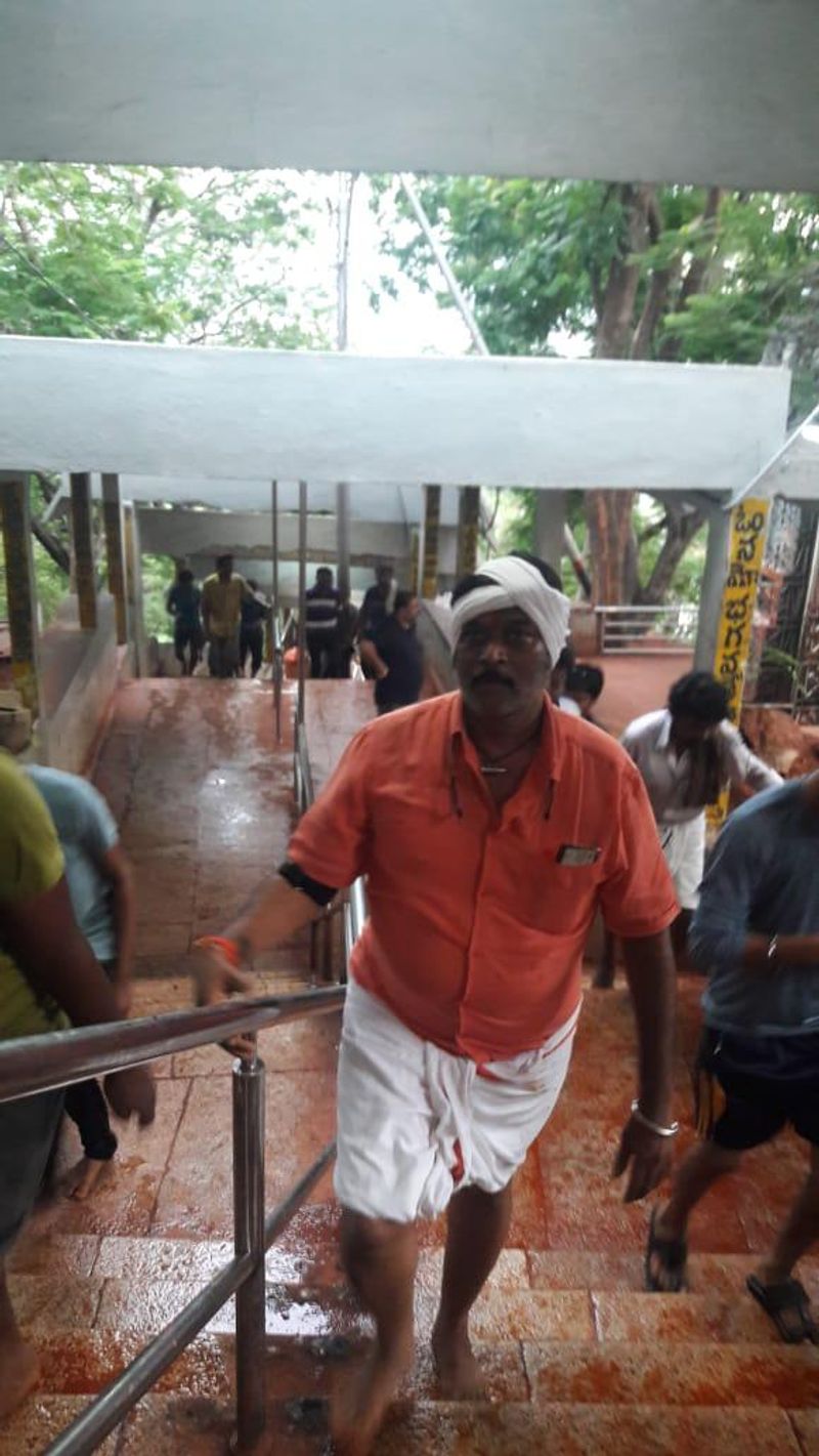 Vijayanagar Congress MLA Anand Singh visitis Tirupathi thimmappa Temple