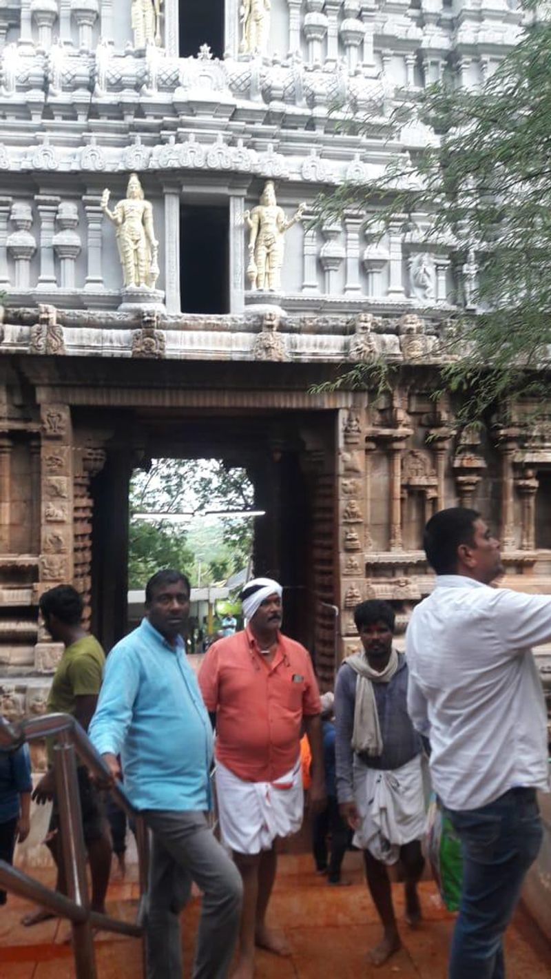 Vijayanagar Congress MLA Anand Singh visitis Tirupathi thimmappa Temple