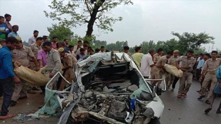 five dead in road accident in prakasham district
