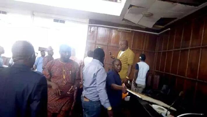 Snake inside Nigerian parliament sends lawmakers scampering adjourn session indefinitely Snake inside Nigerian parliament sends lawmakers scampering adjourn session indefinitely