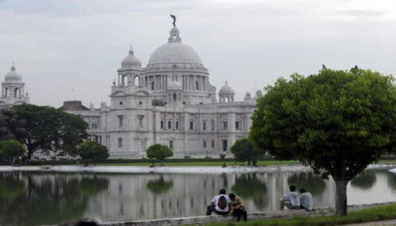 Kolkata or Calcutta is known as the cultural capital of India. The City of Joy houses largest number of colonial era structures and various tourist attractions in Kolkata including  Indian Museum, Marble Palace, Victoria Memorial, Kalighat Kali Temple and Birla Planetarium.