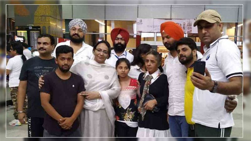 वीना रानी के मुताबिक कुवैत में उसे खरीदकर बंधक बनाया गया था। जिस शेख ने उसे खरीदा था वो बेहद क्रूर था। बात-बात पर पीटता था। खाने को न के बराबर देता था। उसे अकसर भूखा रखा जाता था। उसे महीने में एक बार अपने बच्चों से बात कराई जाती थी। इस मामले में पुलिस ने ट्रेवल एजेंट मुख्तयार सिंह के खिलाफ मानव तस्करी आदि का मामला दर्ज किया है।