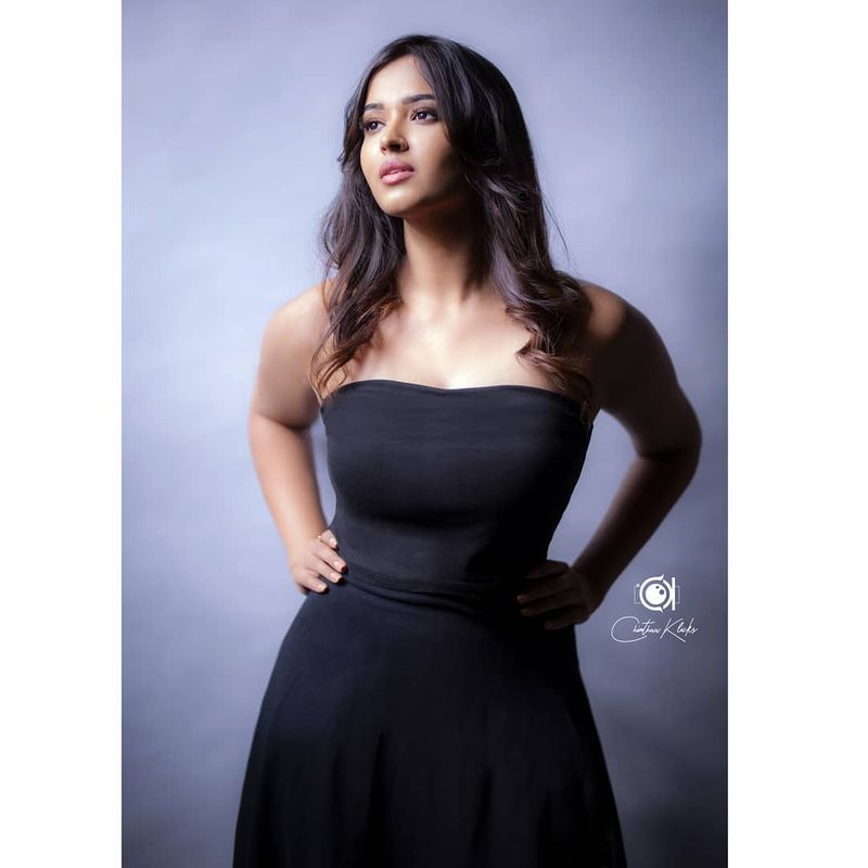 (Photo Courtesy_Instagram) నటన మీద ఇష్టంతో సాఫ్ట్ వేర్ ఉద్యోగాన్ని వదులుకొని ఇండస్ట్రీకి వచ్చింది.