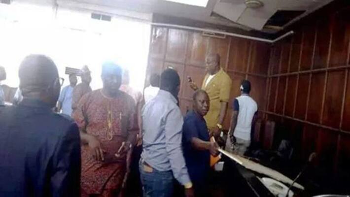 Snake Enter in Nigerian Parliament Snake Enter in Nigerian Parliament