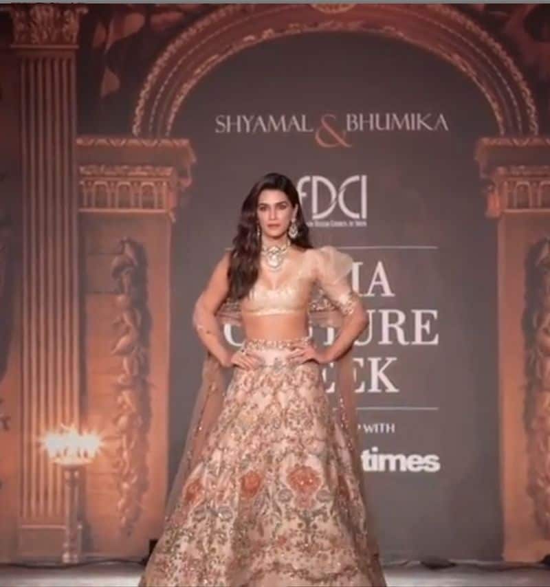 Walking the ramp for Shymal & Bhumika, the actress looked like a queen on stage. Kriti took to Instagram to share the video of her ramp walk with her followers thanking the brand for giving her an opportunity.