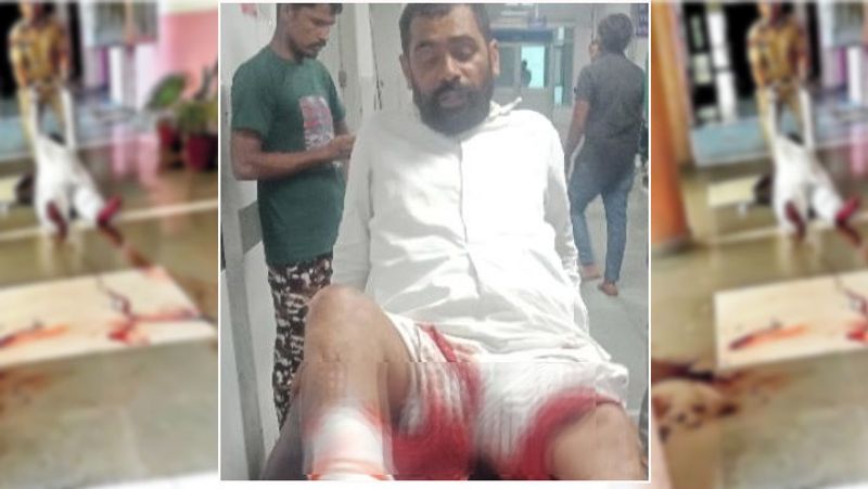 घटना शुक्रवार दोपहर 2 बजे की है। 50 साल का राजबीर कंसाला गांव में नशा मुक्ति केंद्र चलाता था। 2014 में उस पर नशामुक्ति केंद्र में इलाज के आने वाले लोगों को नशा देने का आरोप लगा था। राजबीर ने कहा कि कंसाला चौकी में तैनात रहे एक एएसआई ने मामले को रफा-दफा करने रिश्वत मांगी थी। वो इसी की शिकायत करने एसपी के पास आया था। वो तीन घंटे बाहर बैठा रहा, लेकिन उसे मिलने नहीं दिया गया। उधर, कंसाला थाने के इंचार्ज सुरेंद्र कुमार ने कहा कि राजबीर ने जिस एएसआई पर आरोप लगाया है, उसका बहुत पहले ट्रांसफर हो चुका है। राजबीर के खिलाफ सुसाइड की कोशिश करने का मामला दर्ज किया गया है।