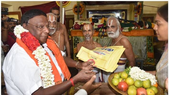 Narayasamy Darshan, the Chief Minister of Puduvai, athivaradhar Narayasamy Darshan, the Chief Minister of Puduvai, athivaradhar