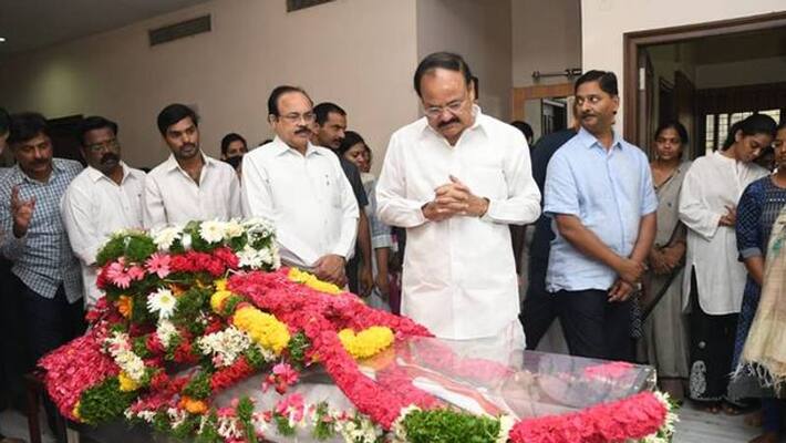vice president venkaiah naidu pays tribute to jaipal reddy vice president venkaiah naidu pays tribute to jaipal reddy