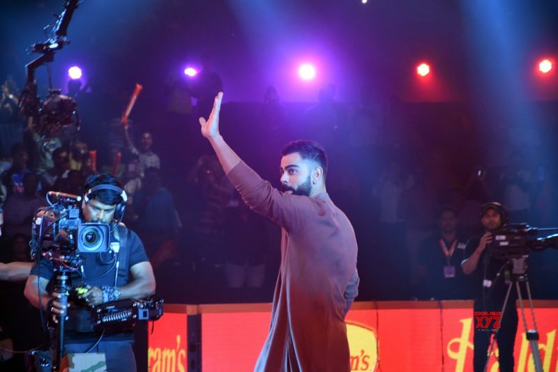 Photo Gallery virat kohli attends pro kabaddi and sings national anthem