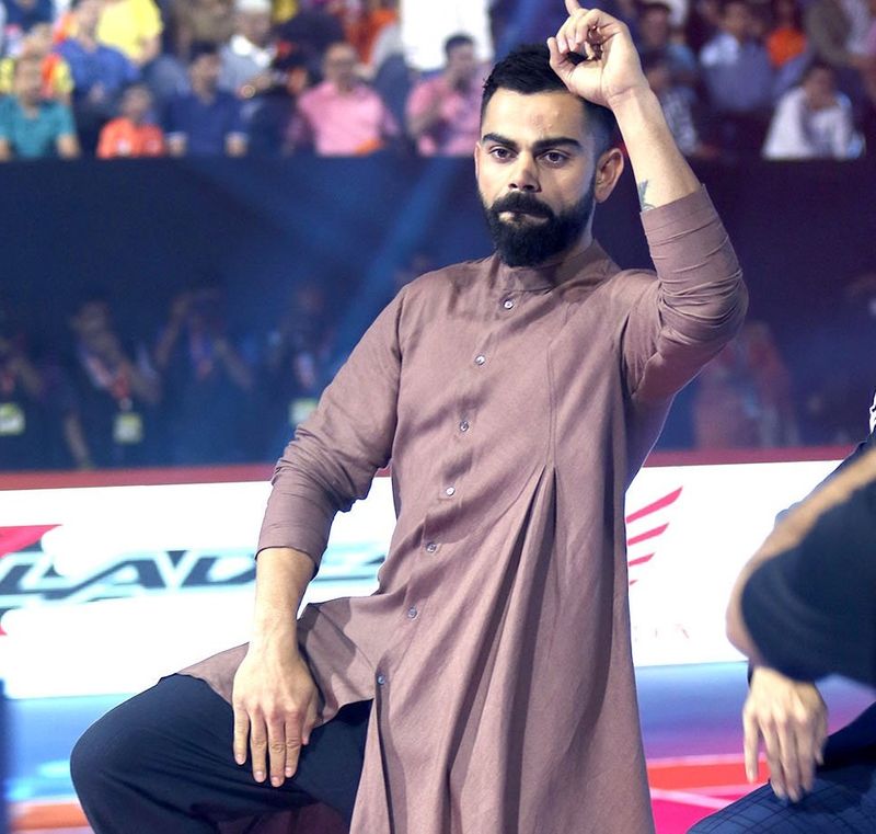 Photo Gallery virat kohli attends pro kabaddi and sings national anthem