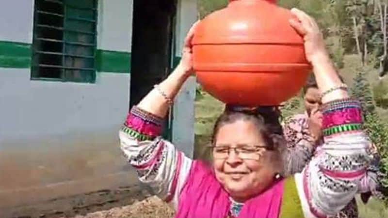 बात दें कि पिछले साल जब बहुगुणा ने सीएम के सामने ट्रांसफर की बता कही थी तो काफी बवाल मच गया था। इसके बाद इन्हें निलंबित कर जांच के आदेश दिए गए थे।
