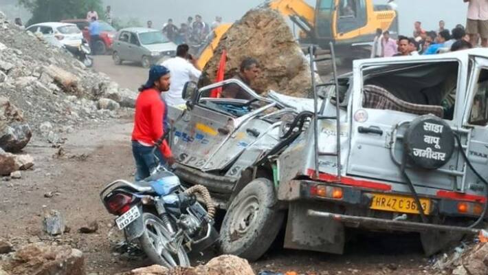 2 Kaanwariyas dead as boulder falls on vehicle, rescue operation 2 Kaanwariyas dead as boulder falls on vehicle, rescue operation
