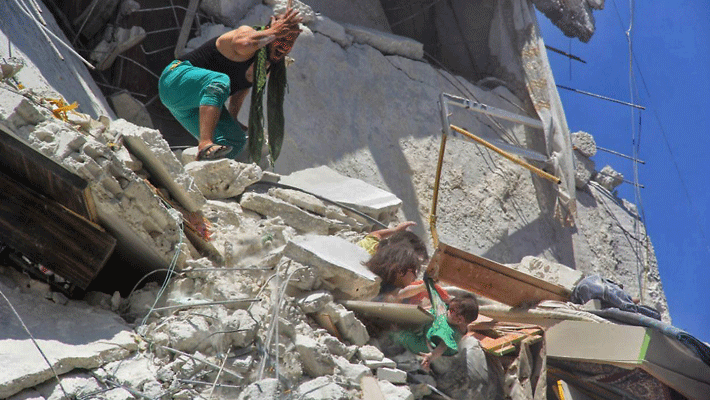 Syrian girls captured in viral photo Syrian girls captured in viral photo