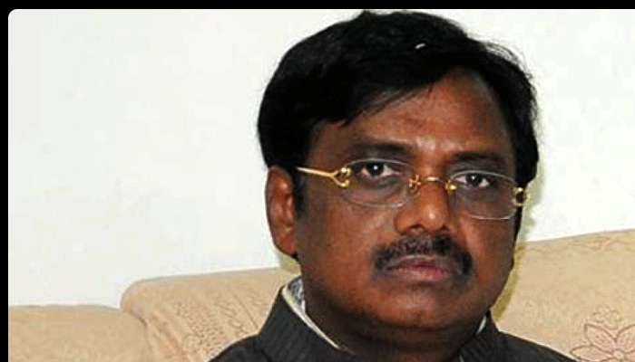 తాజా హెచ్సిఎ ఎన్నికల్లో మాజీ అధ్యక్షుడు వివేక్ కూడా పోటీకి ఆసక్తి చూపించాడు. కానీ అతడి నామినేషన్ తిరస్కరణకు గురయ్యింది. టీఆర్ఎస్ పార్టీ కుట్రల వల్లే తన నామినేషన్ తిరస్కరణకు గురైనట్లు వివేక్ ఆరోపిస్తున్నారు. ఏదేమైనా గతంలో అజారుద్దిన్ నామినేషన్ తిరస్కరణకు గురయితే వివేక్ అధ్యక్షుడయ్యాడు. ఇప్పుడు వివేక్ నామినేషన్ తిరస్కరణ గురయితే అజారుద్దిన్ అధ్యక్షుడయ్యాడు.