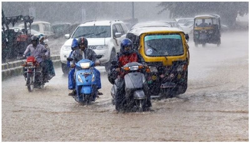 दिल्ली-एनसीआर के इलाकों में भी बारिश हो सकती है। राजधानी और आसपास के शहरों में भी दोपहर बाद हल्की बारिश शुरू होगी। शाम तक दिल्ली-एनसीआर में अधिकांश जगहों पर हल्की से मध्यम और कुछ स्थानों पर भारी बारिश दर्ज की जा सकती है। मध्य प्रदेश के उज्जैन, भोपाल, इंदौर, होशंगाबाद, जबलपुर संभाग सहित कई जगहों पर तेज बारिश का दौर जारी रहेगा। मौसम विभाग ने आज भी 20 जिलों में भारी बारिश की चेतावनी जारी की है।