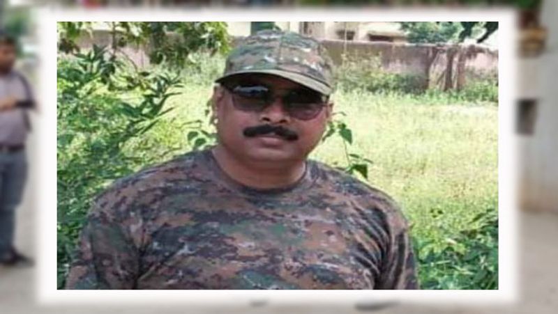 यह था मामला: आरोपी मनोज गुप्ता सोनारी थाने का प्रभारी रह चुका है। फिलहाल वो चाईबासा के गुदड़ी में तैनात है। हालांकि अभी वो सस्पेंड चल रहा है। एसपी ने बताया कि मनोज गुप्ता और उनकी पत्नी के बीच 20 साल से विवाद चला आ रहा है। मामला कोर्ट में है। इसी विवाद के चलते मनोज गुप्ता को सस्पेंड किया गया था। 19 फरवरी को वो बगैर सूचना दिए सिक लीव पर चला गया था। शुक्रवार को आरोपी ने अपनी पत्नी को फोन करके बातचीत के लिए बुलाया था। मनोज की मुंहबोली सास और साला भी पत्नी के साथ जमशेदपुर आए थे। इसी दौरान किसी बात पर मनोज ने गुस्से में आकर फायरिंग कर दी। घटना के बाद आरोपी पैदल ही वहां से फरार हो गया। मनोज गुप्ता की दो बेटी और एक बेटा है। बेटियां दिल्ली में पढ़ती हैं। बच्चों के मुताबिक, मनोज शराब पीकर घर में झगड़ा करते थे। घटना के वक्त दोनों लड़कियां घर पर थीं। बेटा बिष्टुपुर डीएवी स्कूल में पढ़ता है।