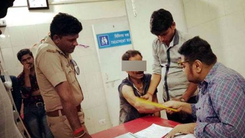 इस सब घटनाक्रम के बीच पीड़िता के पिता की पुलिस कस्टडी में मौत हो गई थी। उन्हें आर्म्स एक्ट में अरेस्ट किया गया था। आरोप है कि उन्हें सेंगर के भाई ने पीटा था। इसके बाद तो जैसे राजनीति भूचाल आ गया। था।