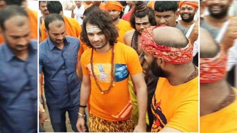 पटना. लालू के 'लाल' तेज के प्रतापी बाउंसरों ने सोमवार को कांवड़ियों और मीडियाकर्मियों को पीट दिया। तेज सोमवार को बाबा वैद्यनाथ का जलाभिषेक करने देवघर पहुंचे थे। लेकिन इससे पहले रास्ते में उनके बाउंसरों ने गुंडई दिखाई। हुआ यूं कि शिव का रूप धरे तेज कभी बस, तो कभी अपने निजी वाहन के जरिये देवघर की ओर बढ़ रहे थे। इसी बीच रविवार देर रात उनका काफिला बांका के समीप से गुजर रहा था। इसी दौरान एक न्यूज चैनल के पीसीआर वैन ने तेज की गाड़ी को ओवरटेक करना चाहा। इसके बाद तेज के बाउंसरों ने मीडिया की गाड़ी के ड्राइवर को तमाचा जड़ दिया। वे दो महिला रिपोर्टर से भी भिड़ गए। तेज चुपचाप तमाशा देखते रहे और वहां से निकल लिए। इसी घटनाक्रम में कुछ कावड़ियों ने तेज के साथ सेल्फी लेनी चाही। भीड़ से घिरे तेज को देखकर उनके बाउंसर नाराज हो उठे। उन्होंने कावड़ियों पर हाथ साफ कर दिए। इस मामले को लेकर जदयू नेता संजय सिंह ने ताना मारा कि इन घटनाओं से पता चलता है कि तेज कितने बड़े शिव भक्त हैं।