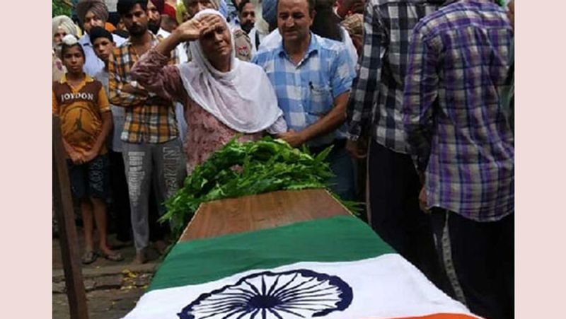 शहीद के श्रद्धांजलि देने पहुंचे कैबिनेट मंत्री सुखजिंदर सिंह रंधावा पंजाब सरकार की ओर से शहीद के परिवार को 12 लाख रुपए की आर्थिक सहायता देने की घोषणा की। गांव के सरकारी स्कूल का नाम भी अब शहीद के नाम पर होगा। मंत्री ने कहा कि शहीद की पत्नी को भी सरकार नौकरी देगी।