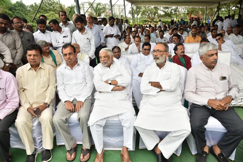 former union minister jaipal reddy final rites completes at pv ghat in hyderabad