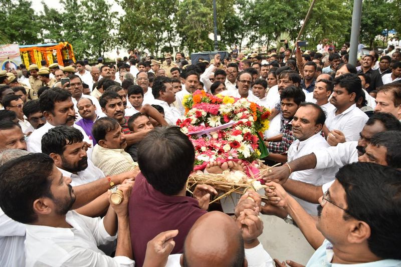 former union minister jaipal reddy final rites completes at pv ghat in hyderabad