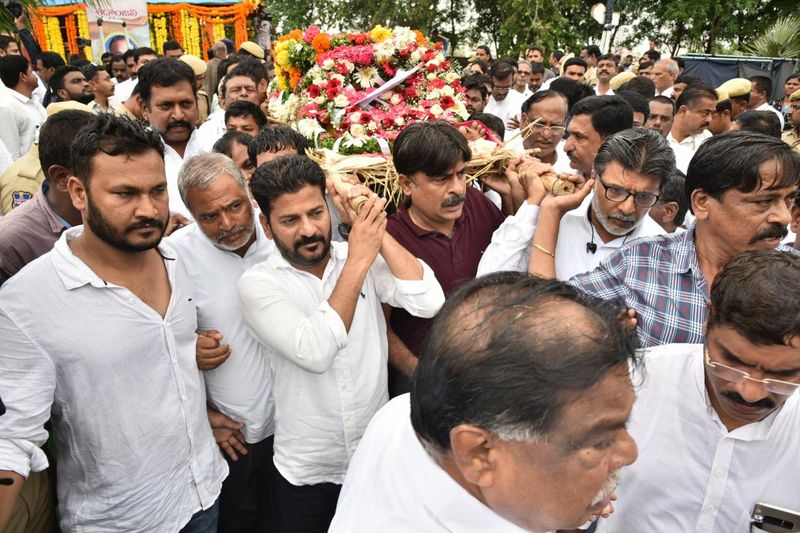 former union minister jaipal reddy final rites completes at pv ghat in hyderabad
