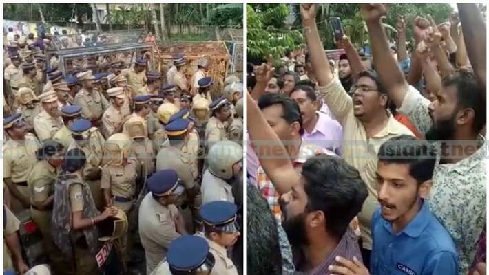 again protest by jacobites infront of kayamkulam kattachira church again protest by jacobites infront of kayamkulam kattachira church