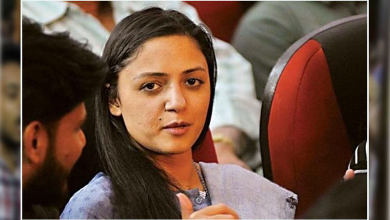 बिहार. लोकसभा चुनाव के दौरान बेगूसराय में CPI प्रत्याशी कन्हैया कुमार का प्रचार करने गईं शेहला राशिद के खिलाफ अभद्र टिप्पणी करने का मामला फिर गर्मा गया है। शेहला जवाहर लाल नेहरू विश्वविद्यालय (JNU) की छात्र नेता हैं। दिल्ली की एक सामाजिक कार्यकर्ता जेना यमन ने थाने में शेहला पर भद्दे कमेंट्स करने वाले 16 लोगों के खिलाफ FIR दर्ज कराई है।