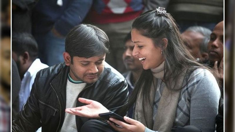 जेना यमन ने ई-मेल के जरिये आईटी एक्ट के तहत FIR दर्ज कराई है। दरअसल, अप्रैल में जब शेहला कन्हैया का प्रचार करने बेगूसराय गई थीं, तब बेगूसराय वेबसाइट के पेज पर उनके खिलाफ कमेंट्स किए गए थे। FIR में जिन 16 लोगों को नामजद कराया गया है, वे हैं-केशव भारद्वाज, रोशन राज, मनीष कुमार, रितेश झा, ज्योति, एवी विपिन शर्मा, कन्हैया सिंह, राहुल शर्मा, वेंकटेश कुमार सिंह, एस पुरोहित, मंजेश पुरोहित, मंतोष कुमार शांडिल्य, विनोद कुमार मंडल, मुख्तार सिंह और चौकीदार नीतीश और एक अन्य।