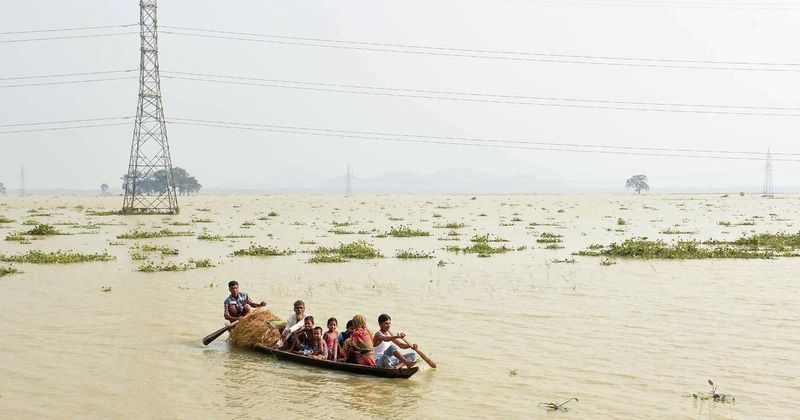 देश के कई हिस्सों में लगातार भारी बारिश से बाढ़ की स्थिति बन गई है। छत्तीसगढ़ के बस्तर में बीते दो दिनों से लगातार हो रही बारिश के कारण बाढ़ का खतरा बढ़ गया है। बिहार में कोसी और बागमती नदी स्थिर हैं लेकिन खतरे के निशान के से उपर बह रही हैं। पूर्वी चंपारण और दरभंगा जिले के कई क्षेत्रों में बाढ़ का खतरा बरकरार है।