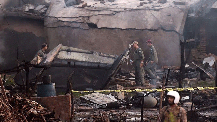 17 killed as small plane crashes into Pakistan 17 killed as small plane crashes into Pakistan