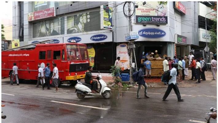 Fire in famous dessert - lakhs of products destroyed Fire in famous dessert - lakhs of products destroyed