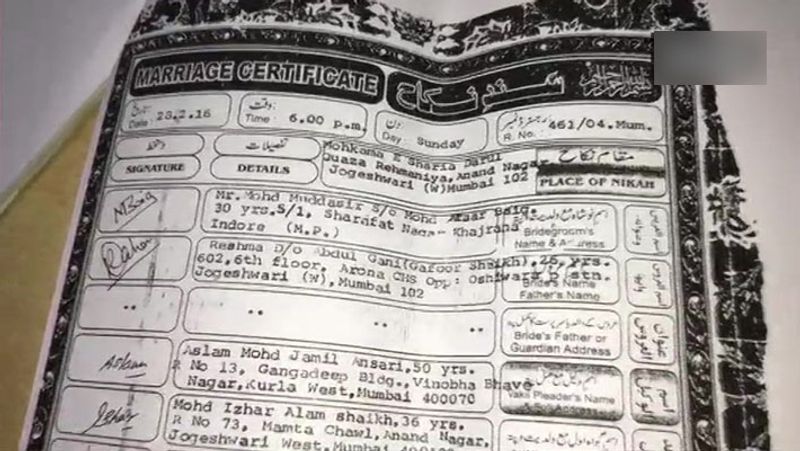 अलीना ने कहा कि वे इस मामले में चंदन नगर पुलिस स्टेशन के अधिकारियों से मिलीं, लेकिन किसी ने उनकी बात पर गौर नहीं किया। उधर, इंस्पेक्टर राहुल शर्मा ने कहा कि यह घरेलू विवाद है। इसमें काउंसिलिंग की जरूरत है।