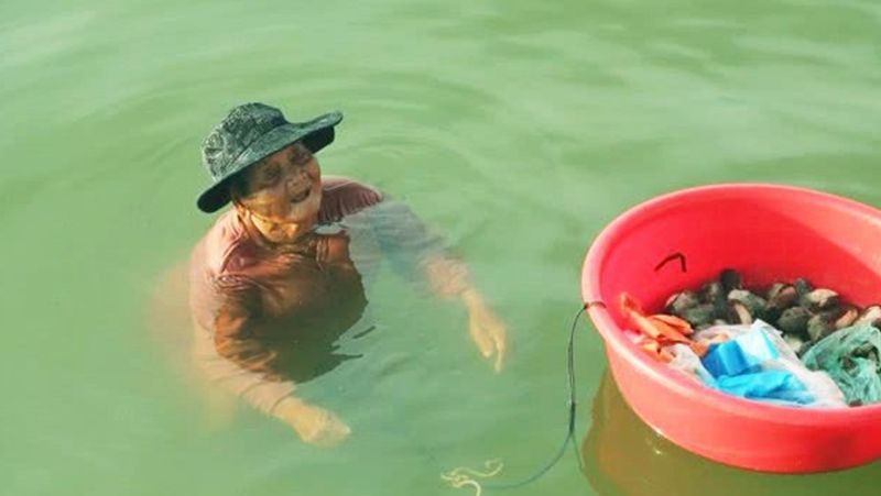 दरअसल, न्गुयेन का एक बेटा है, जिसकी उम्र 61 साल है। लेकिन वो मानसिक रोगी है। ऐसे में न्गुयेन को ही घर चलाने और अपने बेटे की देखरेख के लिए काम करना पड़ता है।