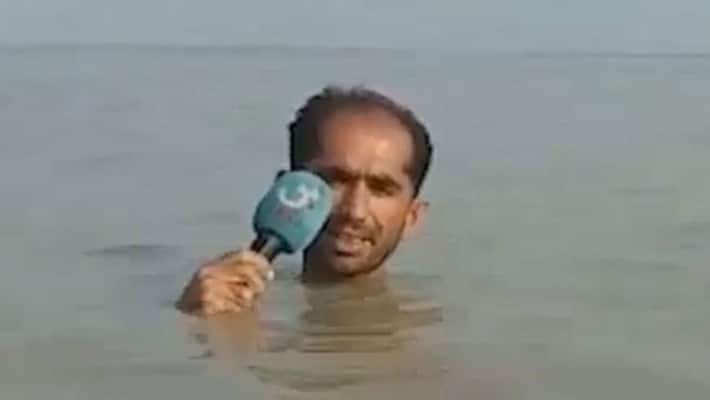 Pak Reporter Stands in Neck Deep Water to Cover Floods Pak Reporter Stands in Neck Deep Water to Cover Floods